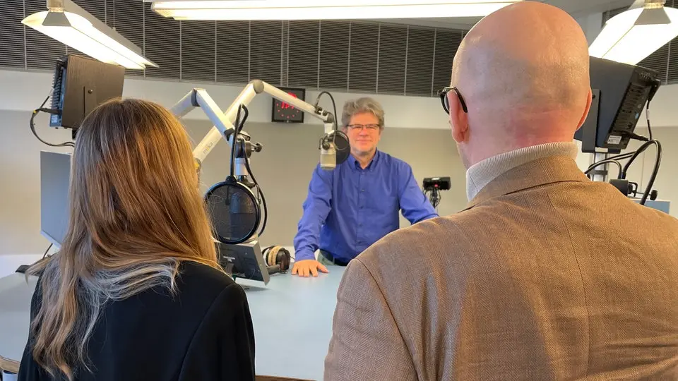 Studio radiowe COSMO podczas nagrania wywiadu z detektywami z polsko-niemieckiego biura